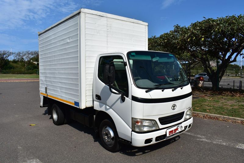 2017 TOYOTA DYNA 150 chassis cab